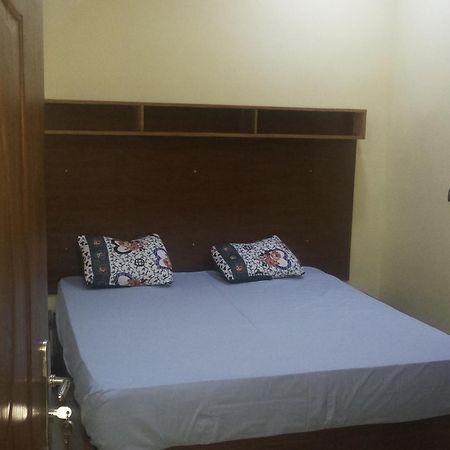 Residence Lynda Prestige Ουαγκαντουγκού Δωμάτιο φωτογραφία