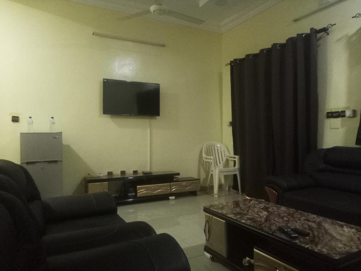 Residence Lynda Prestige Ουαγκαντουγκού Εξωτερικό φωτογραφία