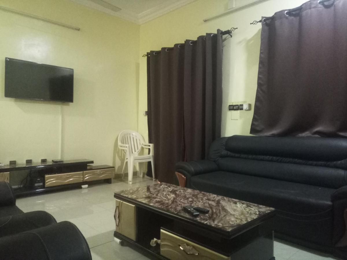 Residence Lynda Prestige Ουαγκαντουγκού Εξωτερικό φωτογραφία