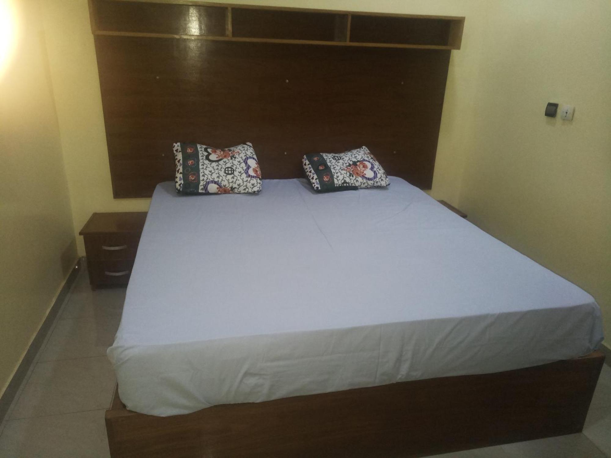 Residence Lynda Prestige Ουαγκαντουγκού Δωμάτιο φωτογραφία